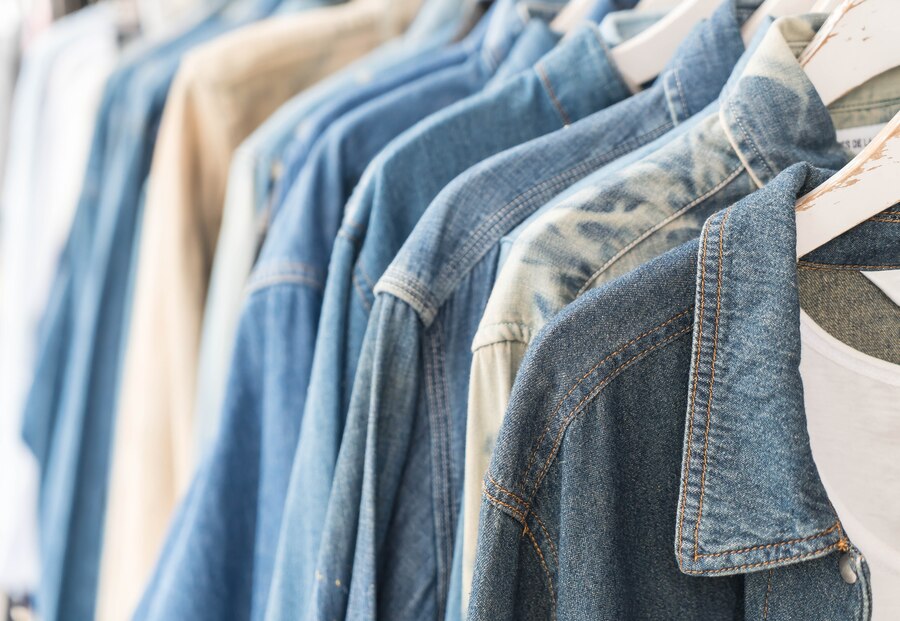 This image has an empty alt attribute; its file name is clothes-hang_1339-2014-1.jpg
